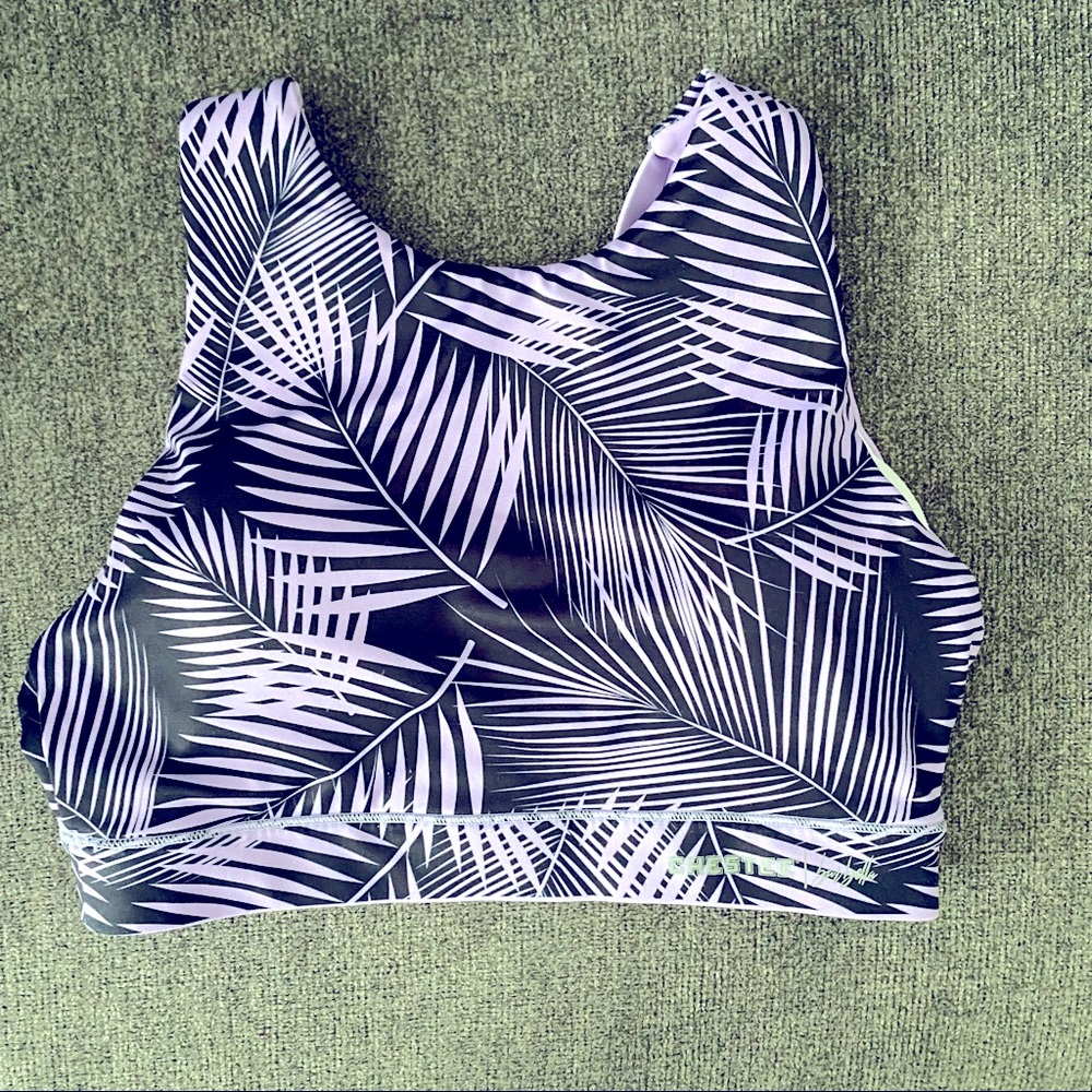 Chestee x BarbellaBox sports bra, reversible size 8 (M)
